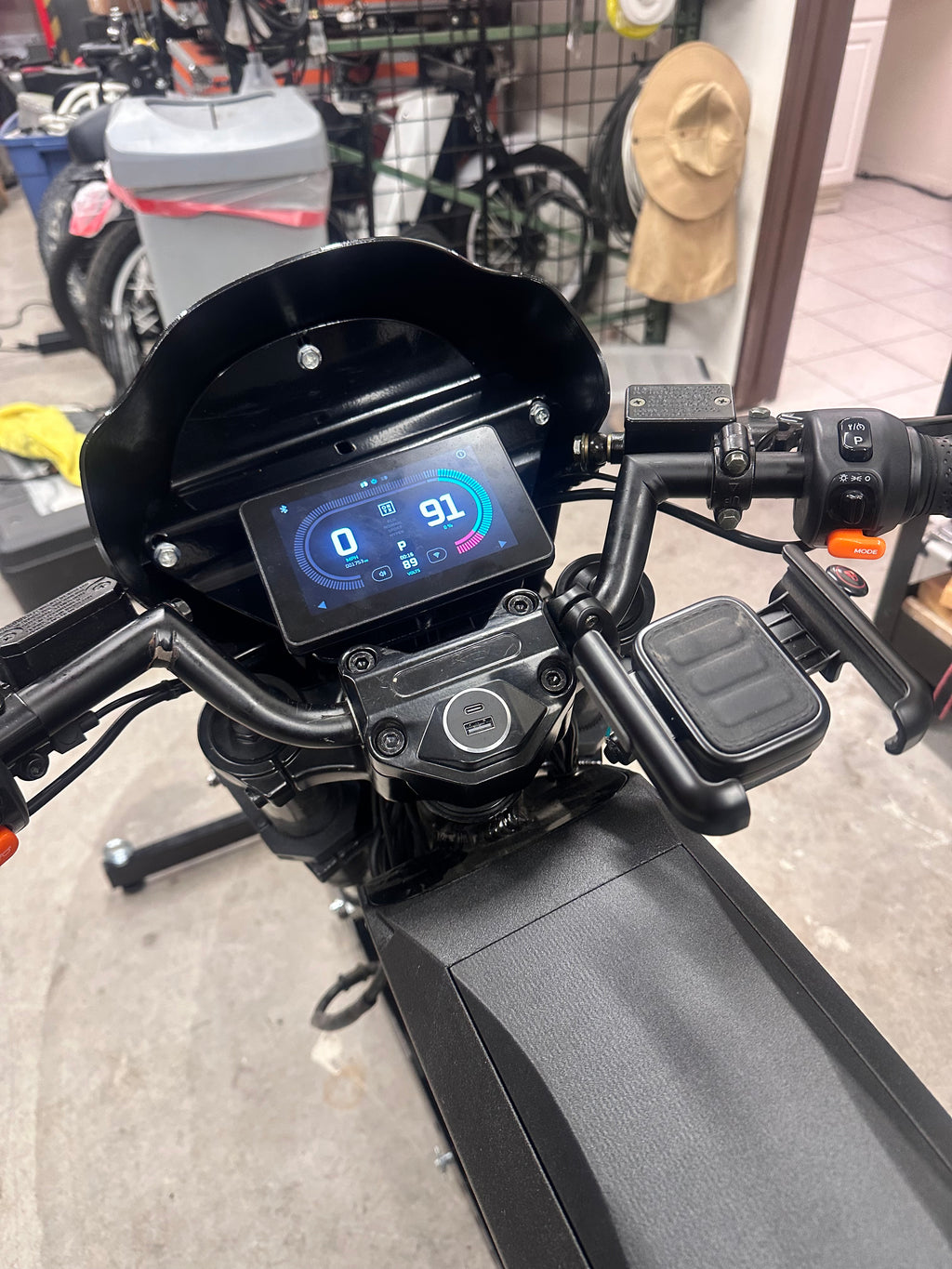 W Bar - Flat Cafe Racer style handlebar