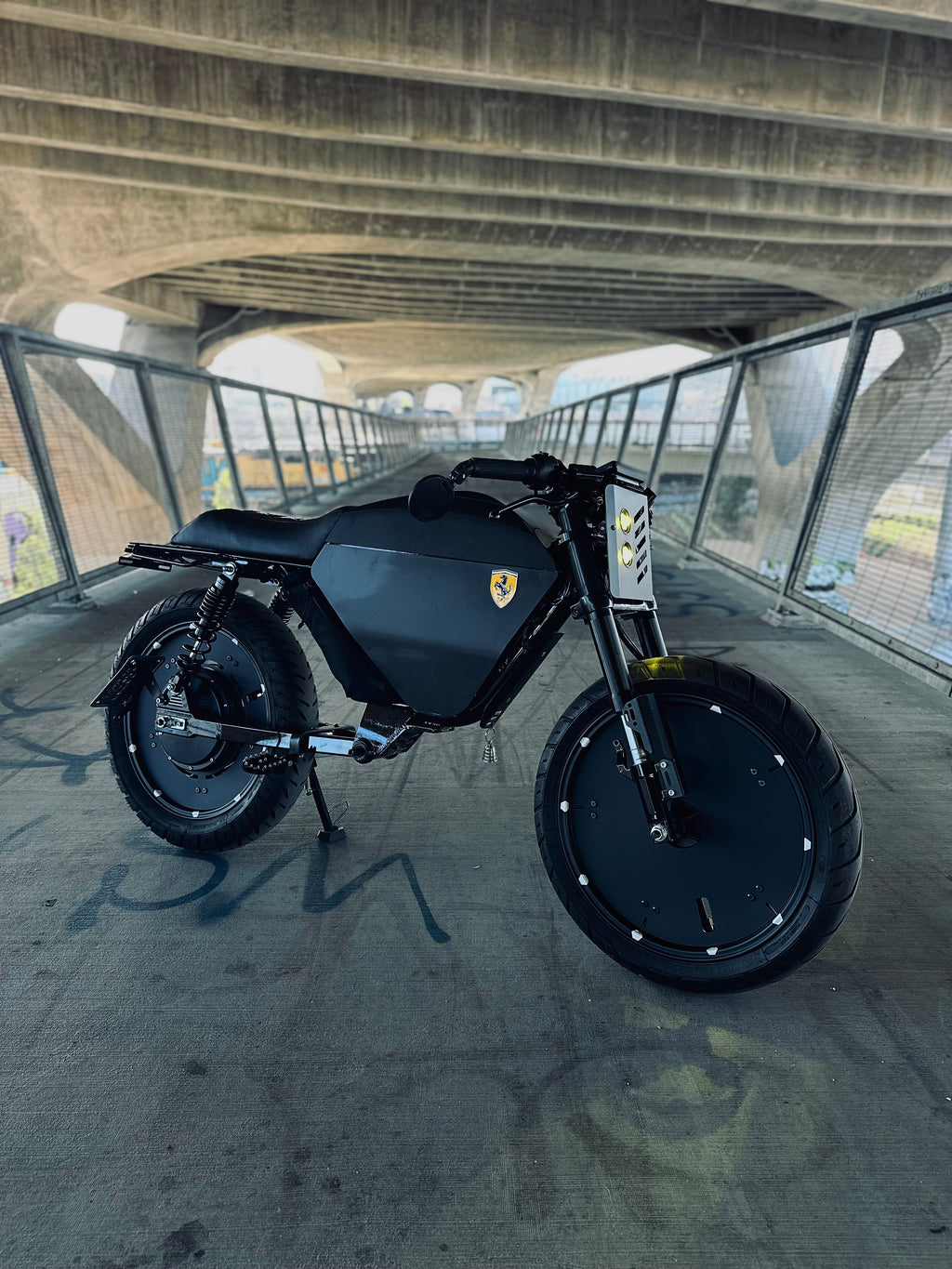 W Bar - Flat Cafe Racer style handlebar