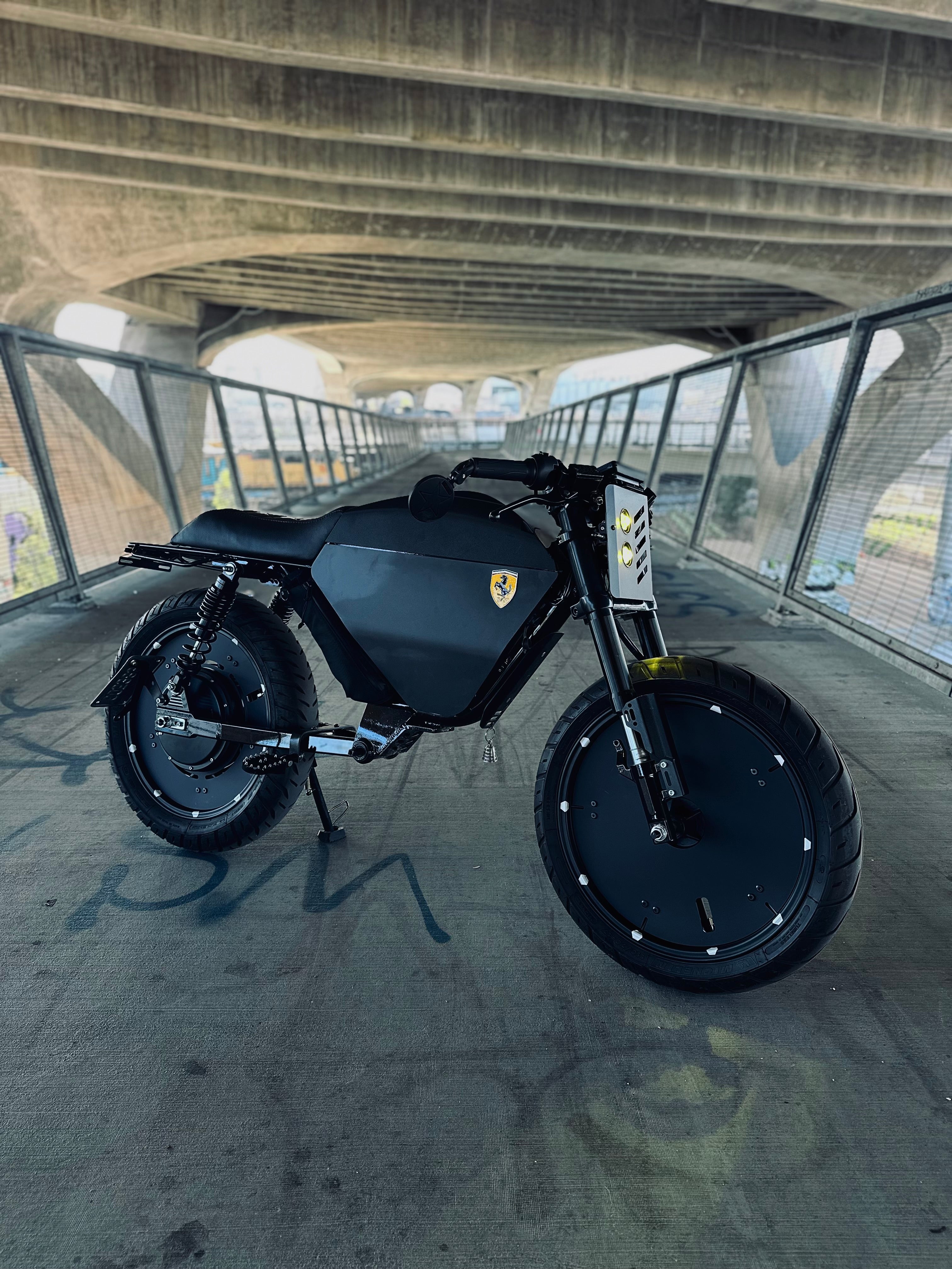 W Bar - Flat Cafe Racer style handlebar